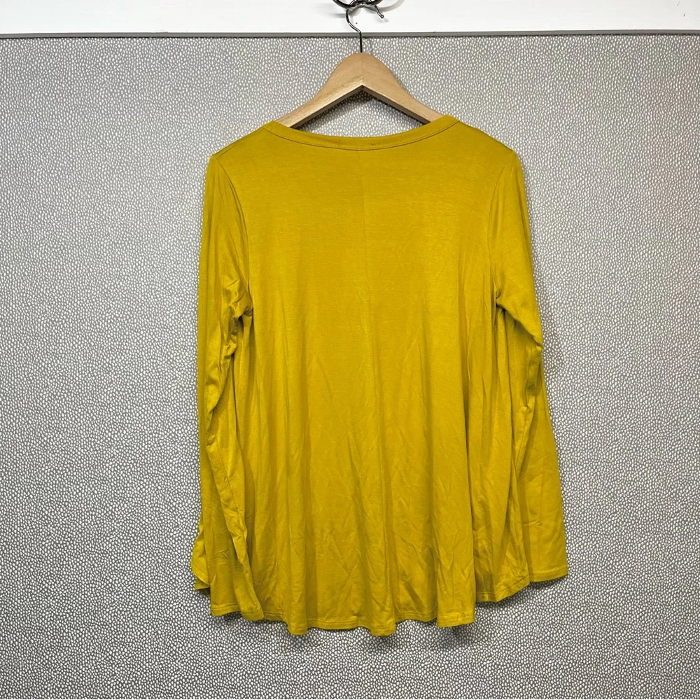 🆕 M Betsy’s Boutique Shop Long Sleeve Tee NWOT